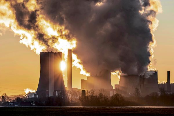 CO2-Aussto-erreicht-2025-abermals-neuen-Rekordwert