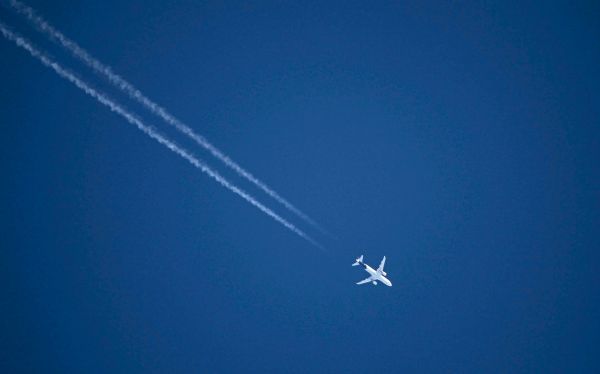 Frau-brachte-in-10-000-Metern-H-he-Kind-zur-Welt