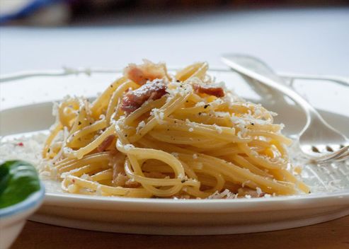 Wie viel Guanciale für Carbonara? Entdecken Sie das Rezept für 4 Personen