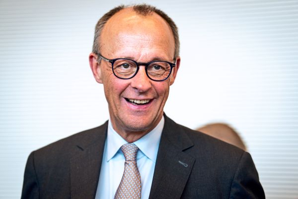 Rente-nur-noch-Basisabsicherung-Merz-l-st-Streit-in-Koalition-aus