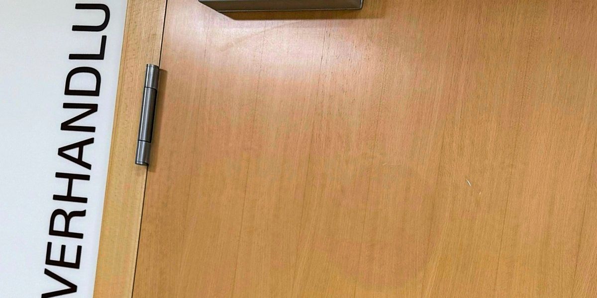 Vier Männer in Österreich wegen mutmaßlicher Folter und Freiheitsberaubung vor Gericht