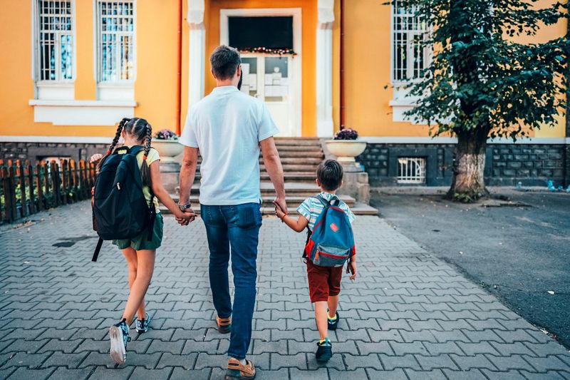 Muss der Vater trotz nahezu gleicher Betreuung noch Unterhalt zahlen?