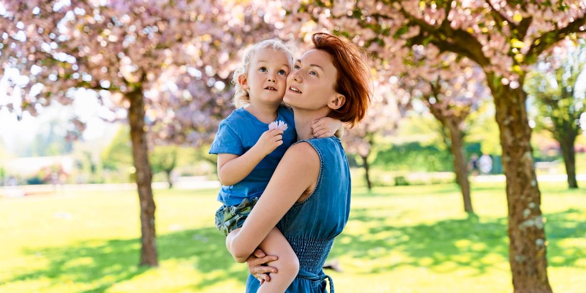 Momfluencer in Österreich: Zwischen Familienidylle und Werbegeschäften – Eine kritische Betrachtung