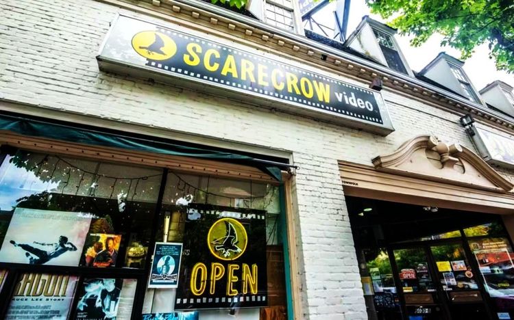 Geschäftsfront des Videoverleihers Scarecrow in Seattle