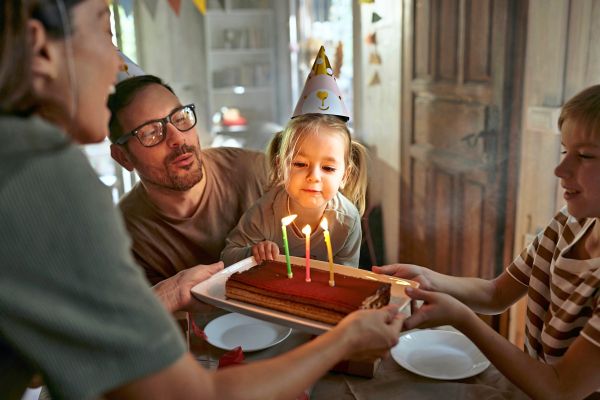 Getrennte-Eltern-Wie-feiern-wir-nun-Geburtstage-Ostern-oder-Weihnachten-