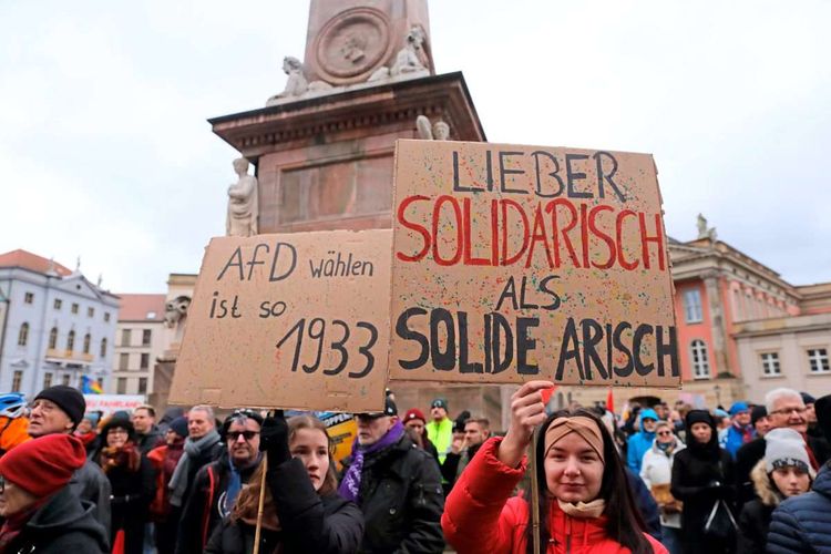 Auch in Postdam gab es eine Demo, dieser schlossen sich auch der deutsche Kanzler Olaf Scholz (SPD) und Außenministerin Annalena Baerbock (Grüne) an.