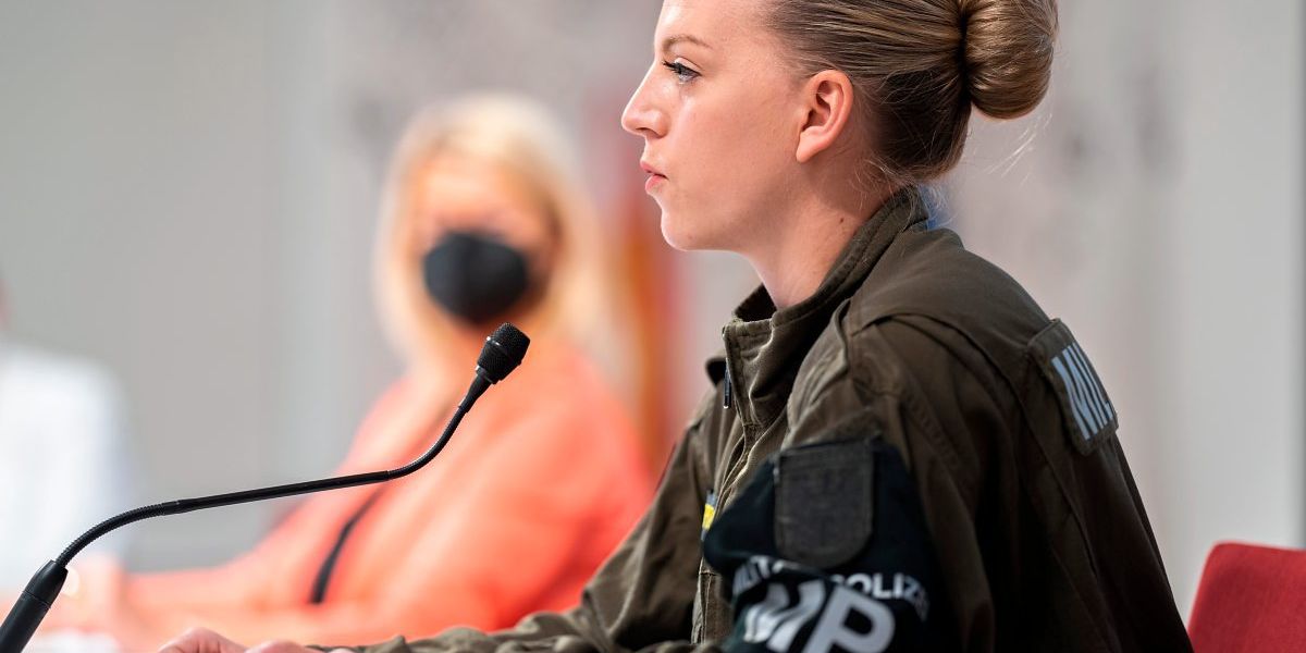 Knappe Mehrheit befürwortet Wehrpflicht für Frauen - Vimarsana News