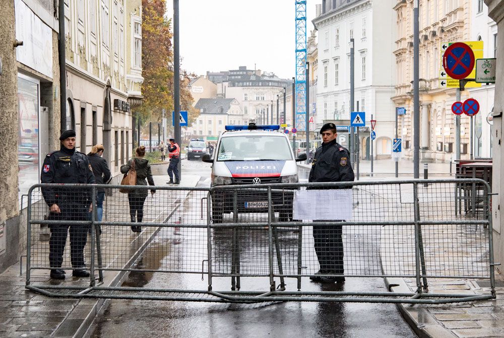 Polizei Gro Aufgebot Und Zwei Festnahmen Rund Um Rechten Kongress In Linz Sterreich