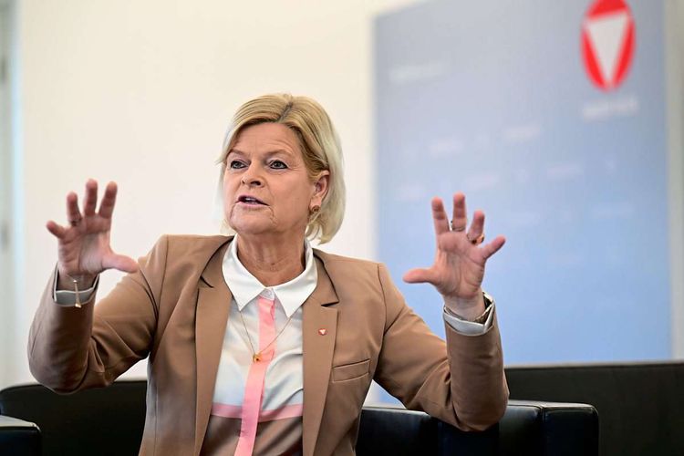 Verteidigungsministerin Klaudia Tanner von der ÖVP