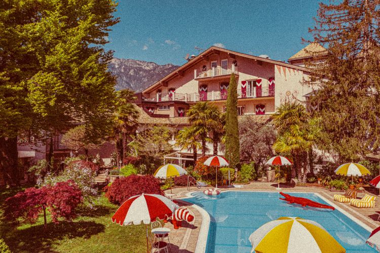 Das Hotel Amadeus mit Pool in Auer 