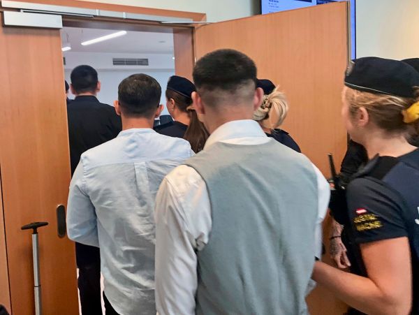 Prozess-gegen-f-nf-M-nner-um-patscherten-Raub-mit-falschem-Installateur