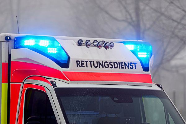 Feuer-in-Club-in-Deutschland-Hunderte-flohen-ins-Freie