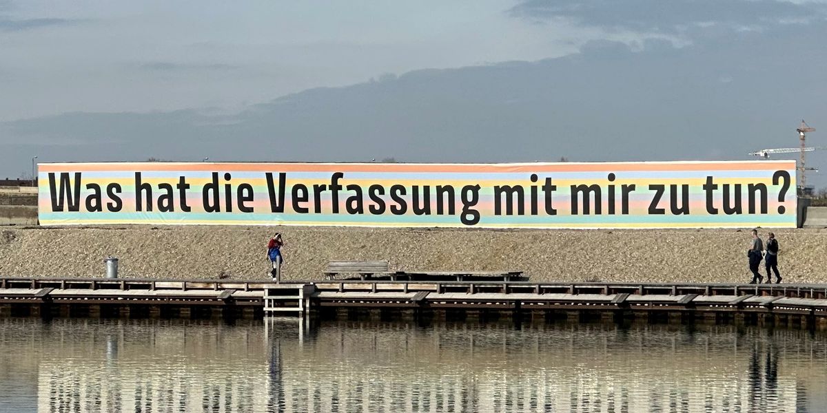 Schwarzwälder Kirschtorte und Baiser erklären die Verfassung - Wien ...