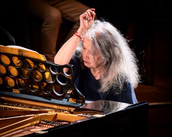 Martha-Argerich-und-Sophie-Pacini-bringen-die-Steinways-zum-Dr-hnen