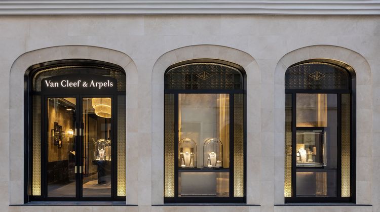 400 Quadratmeter auf 2 Etagen: die Wiener Boutique des Juweliers Van Cleef & Arpels