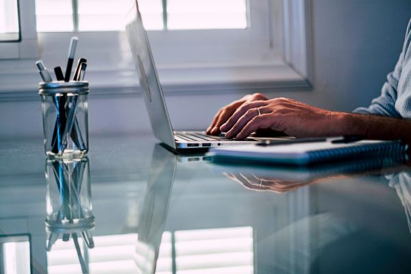 Virtuelle-Arbeit-f-rs-Ausland-ist-ab-jetzt-ohne-Genehmigung-strafbar