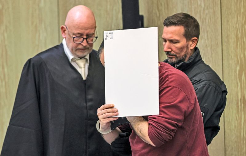 Angeklagter erklärt sich bei Prozessauftakt nach Todesfahrt in Mannheim