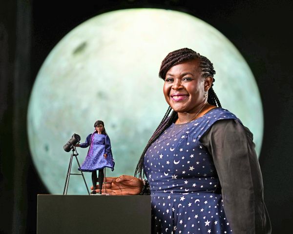 Dame-Maggie-Aderin-Pocock-vermittelt-Rocket-Science-f-r-alle