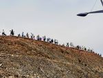 Tausende Migranten erreichen spanische Exklave Ceuta Regierungschef Juan Jesus Vivas fordert, den Notstand auszurufen, das Militär verlegt 60 Soldaten nach Nordafrika
