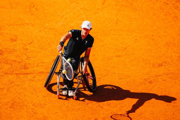 Wie-qu-lt-man-einen-Rollstuhltennisspieler-