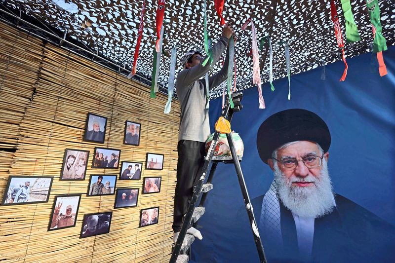 Irans Führer Khamenei ruft nach Protestwelle zu Härte gegen "Unruhestifter" auf