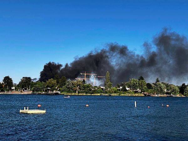 Wiener-S-dosttangente-wegen-Brand-in-Wien-Donaustadt-gesperrt
