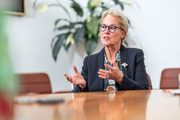 Chemie-Nobelpreistr-gerin-Frances-Arnold-Ich-will-Chemiker-durch-Bakterien-ersetzen-