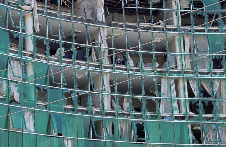 Zerstörtes Gebäude des Tigray-Fernsehsenders in Mekelle, Äthiopien, mit stark beschädigten Fenstern und zerstörtem Inneren nach einem Drohnenangriff. Fotografiert am 27. September 2026.