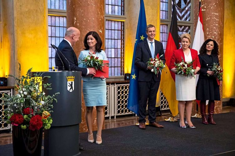 Schon bei der Amtseinführung am 27. April 2023 dürften sich Berlins Bürgermeister Kai Wegner (CDU) und Schulsenatorin Katharina Günther-Wünsch (CDU) - am Bild links - nicht unsympathisch gefunden haben.