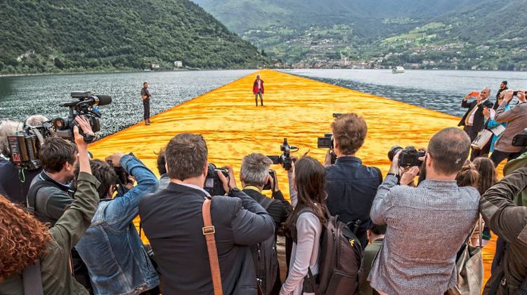 Die Doku "Christo  Walking on Water" zeigt die Ausdauer des Wasserlufers  - Film - derStandard.at  Kultur