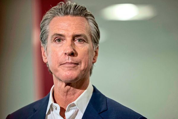 Kaliforniens-Gouverneur-Newsom-reguliert-KI-Chatbots