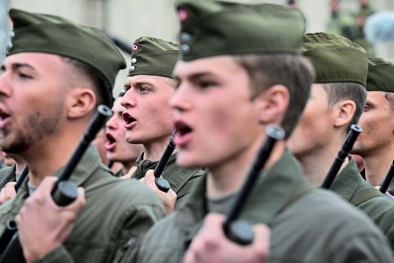 Zöpfe und Dutts für alle: Beim Bundesheer sind nun lange Haare erlaubt