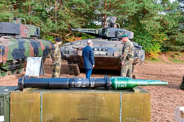 Sämtliche Puma-Schützenpanzer bei Übung der deutschen Bundeswehr