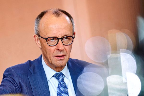 Protest-gegen-Merz-CDU-B-ros-werden-bei-Google-Maps-als-Eierh-user-verh-hnt