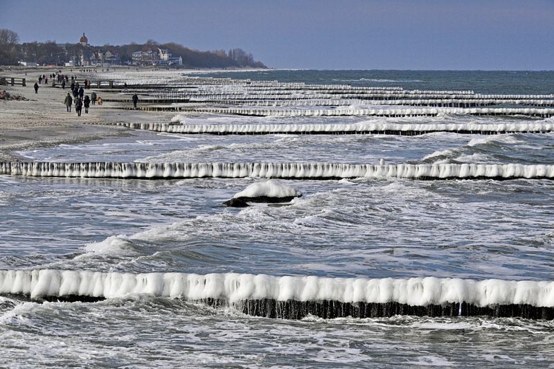 Teile der Ostsee gefroren und Schulen geschlossen: Kältewelle in Norddeutschland