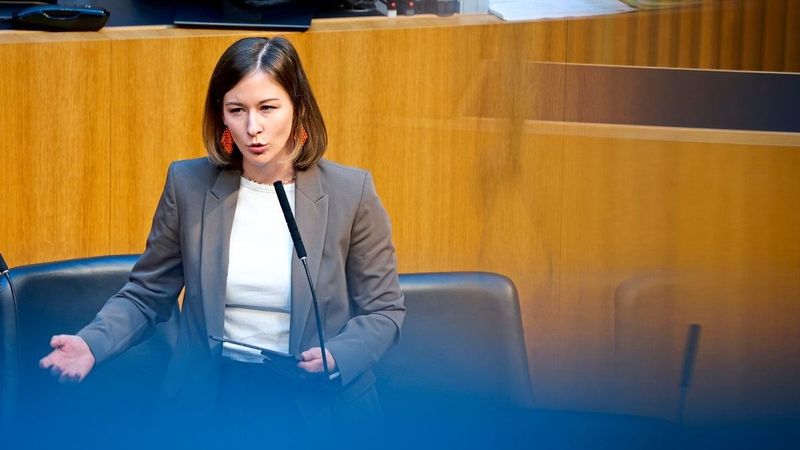 Kopftuchverbot an Schulen mit großer Mehrheit beschlossen