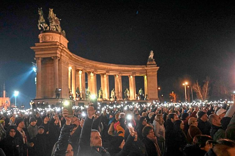 Massendemo gegen Orbán in Budapest