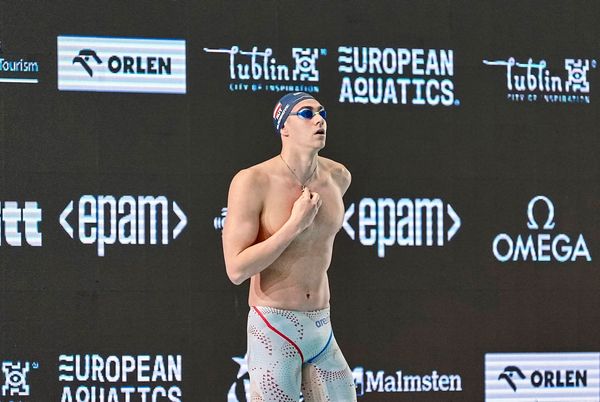 Titelverteidiger-Reitshammer-bei-Schwimm-EM-von-Teamkollegen-rausgekickt