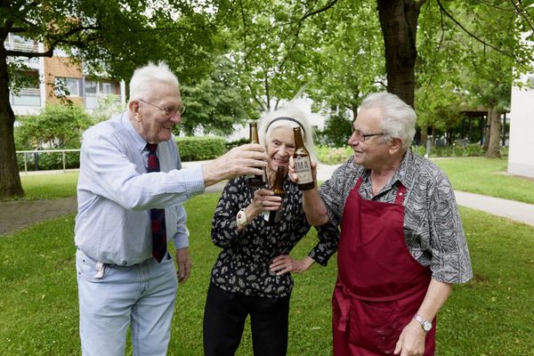 Craftbier aus dem Seniorenheim Auf ein Bier von Oma und Opa Familie