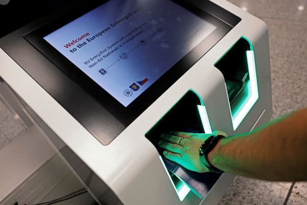 Gesetz-f-r-Ein-und-Ausreisesystem-an-EU-Au-engrenzen-angenommen