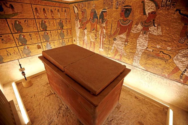 Grabkammer mit Sarkophag von König Tutanchamun