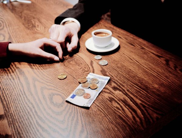 Wer-Bargeld-nutzt-verschafft-Wirtschaft-und-Gesellschaft-Vorteile-und-sich-selbst