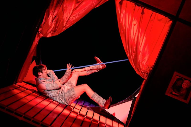 "Pinocchio" landet im Dschungel Wien im Maul eines Riesenhais