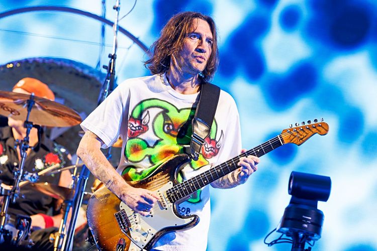 Gitarrist John Frusciante, der Mann, der mit seiner Gitarre besser singt als mit seiner Stimme.