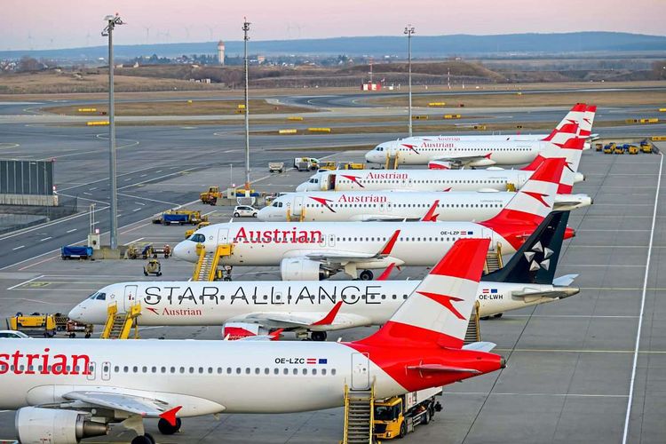 Geparkte Flugzeuge der Austrian Airlines am Wiener Flughafen