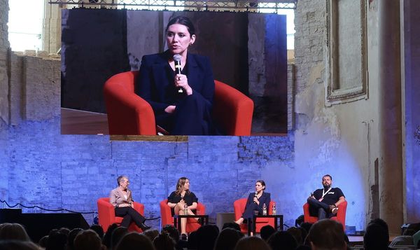 Wer-macht-die-Nachrichten-von-morgen-Newsfluencer-beim-Journalismusfestival