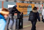 Eröffnung des Stuttgarter Großbahnhofs S21 verzögert sich um zwölf Jahre 2019 hätten ursprünglich die ersten Züge am neuen unterirdischen Bahnhof ankommen sollen. Jetzt geht die Deutsche Bahn vom Start Ende 2031 aus
