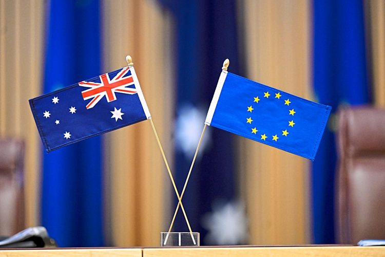 Flaggen Australiens und der EU