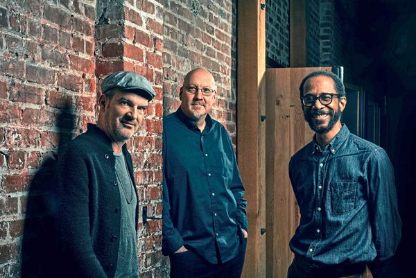 Wenn-Jazzer-Wolfgang-Muthspiel-zimmerlautstark-an-die-Saiten-r-hrt