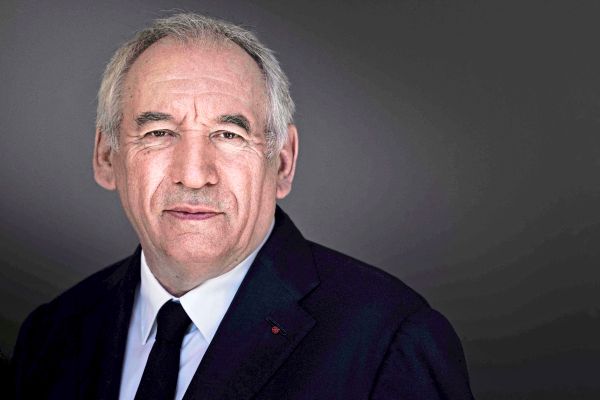 Frankreich-kriselt-Regierungschef-droht-Misstrauensabstimmung-zu-verlieren